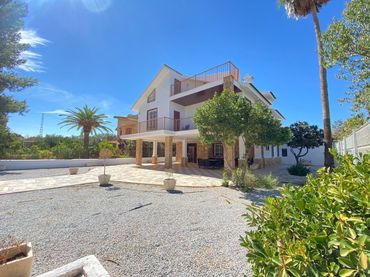 Villa avec balcon à vendre à Pedanías Sur