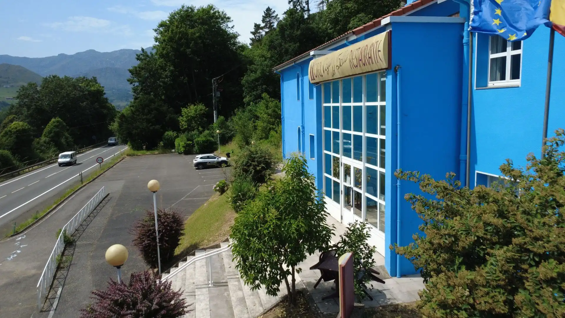 Vista exterior de Edificio en venta en Cangas de Onís