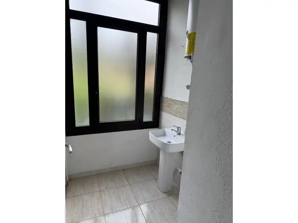 Local comercial en alquiler en Calle Santa Anna, imagen 4