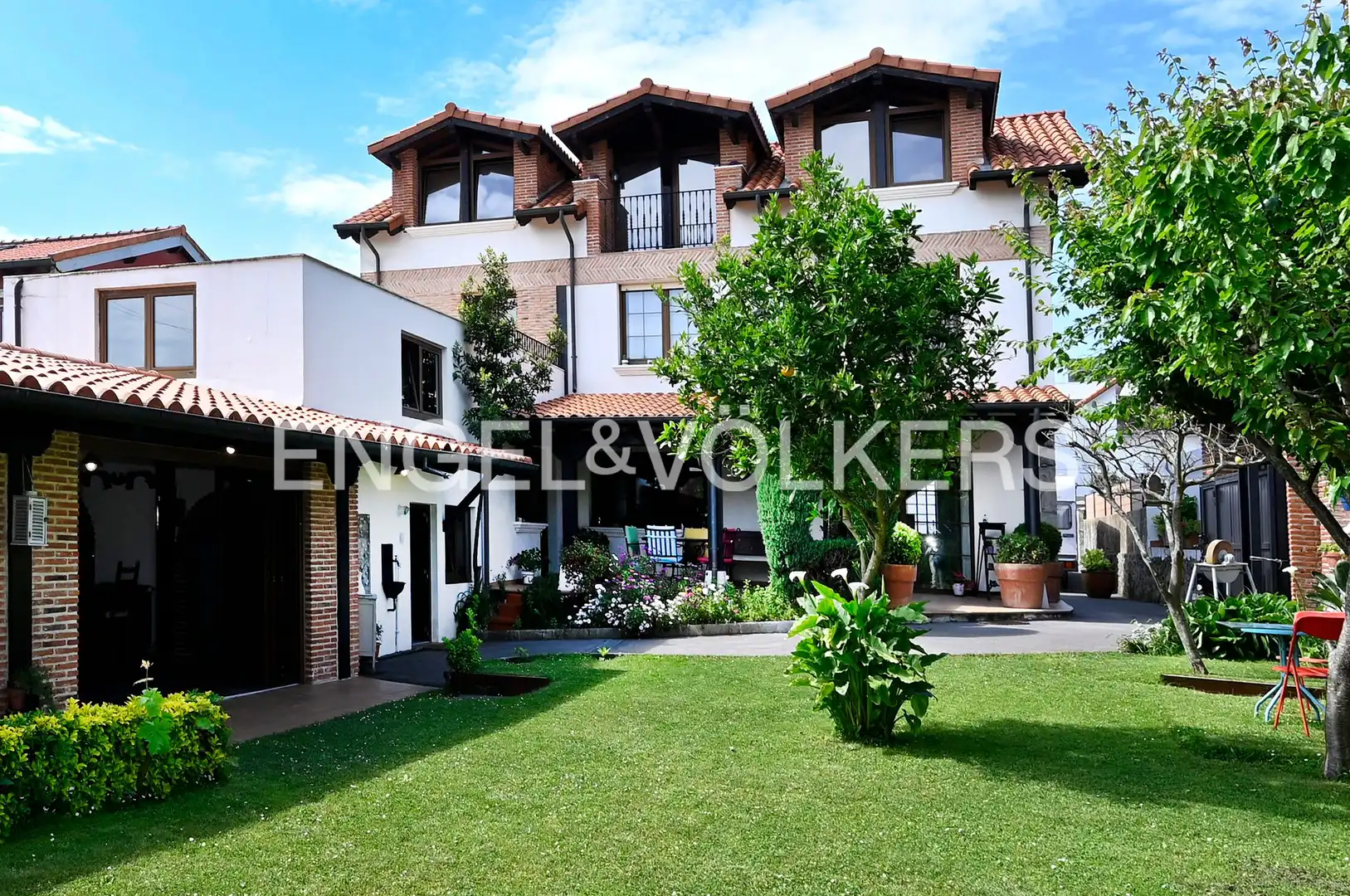 Casa o xalet en venda en Santa Cruz de Bezana amb Calefacció, Jardí privat i Terrassa