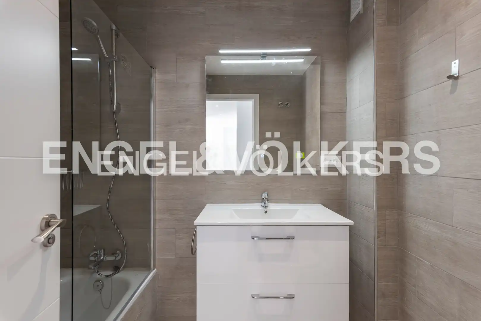 Baño de Piso de alquiler en Madrid con Aire acondicionado, Calefacción y Terraza