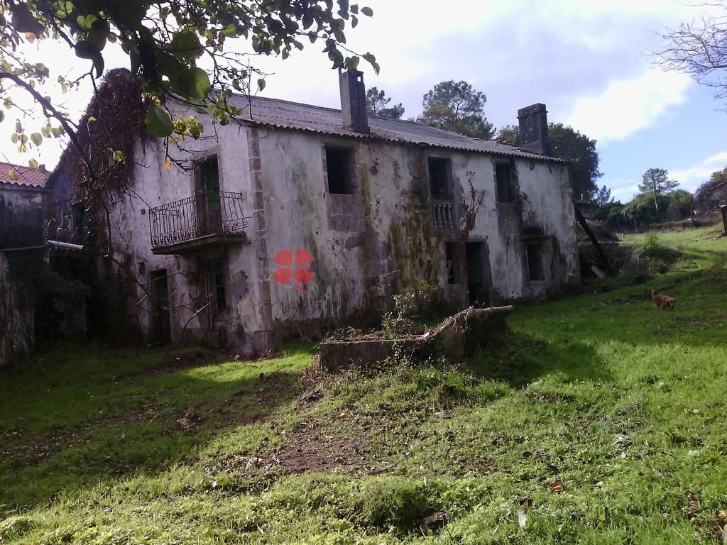 Vista exterior de Casa o xalet en venda en Brión amb Jardí privat