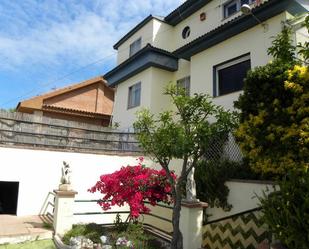 Vista exterior de Casa o xalet en venda en Pineda de Mar amb Aire condicionat, Calefacció i Jardí privat
