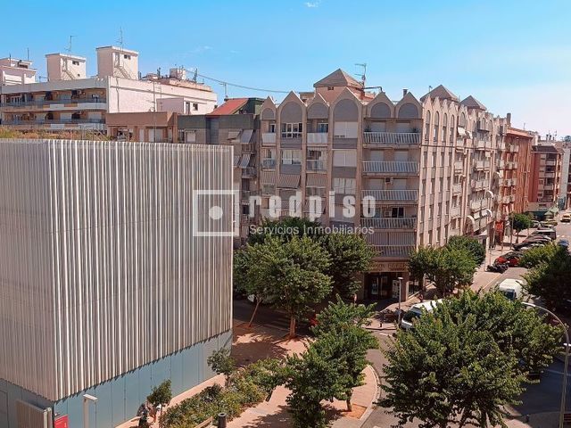 Vista exterior de Pis en venda en Gandia amb Calefacció i Terrassa