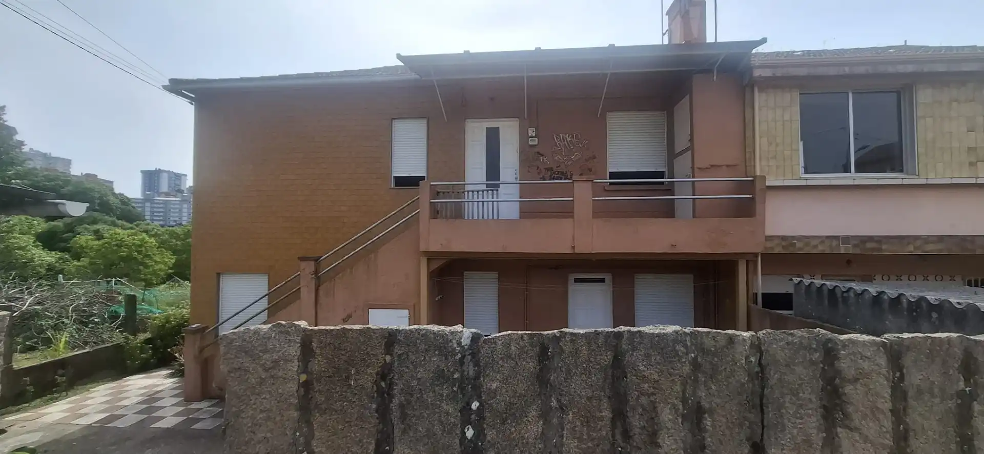 Vista exterior de Casa o xalet en venda en Vigo  amb Jardí privat i Terrassa