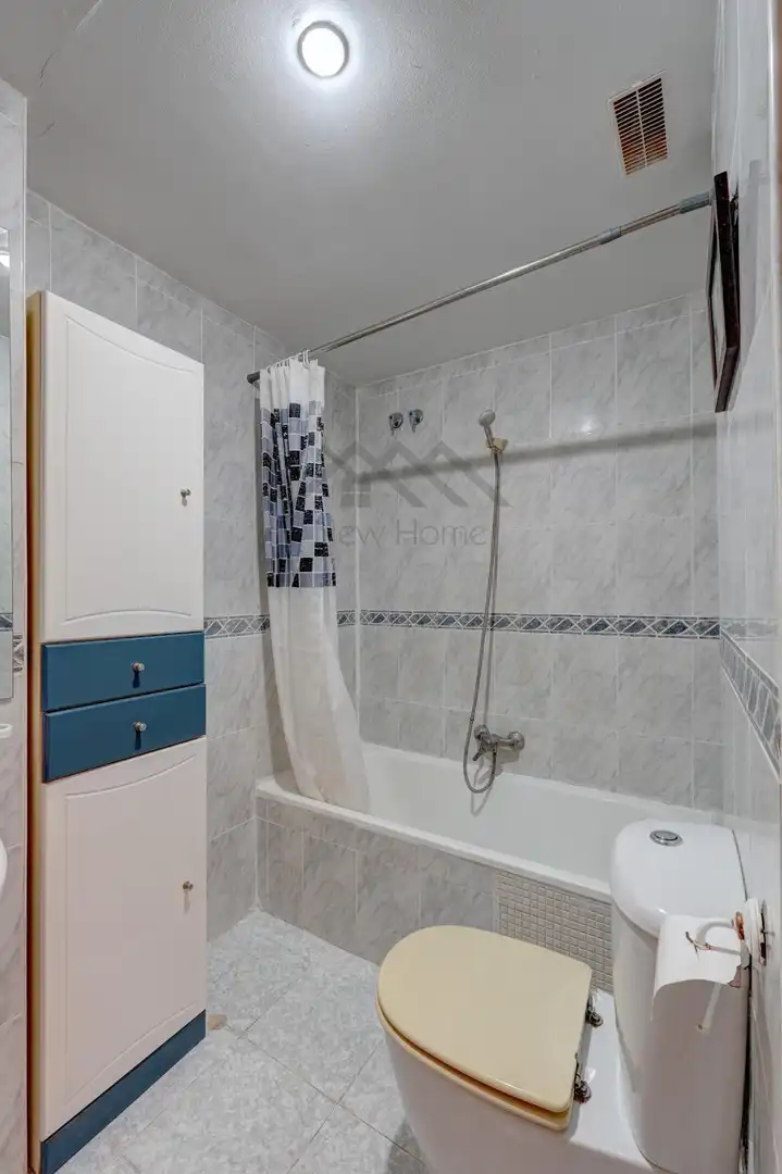 Baño de Piso en venta en La Pobla de Vallbona con Aire acondicionado y Terraza