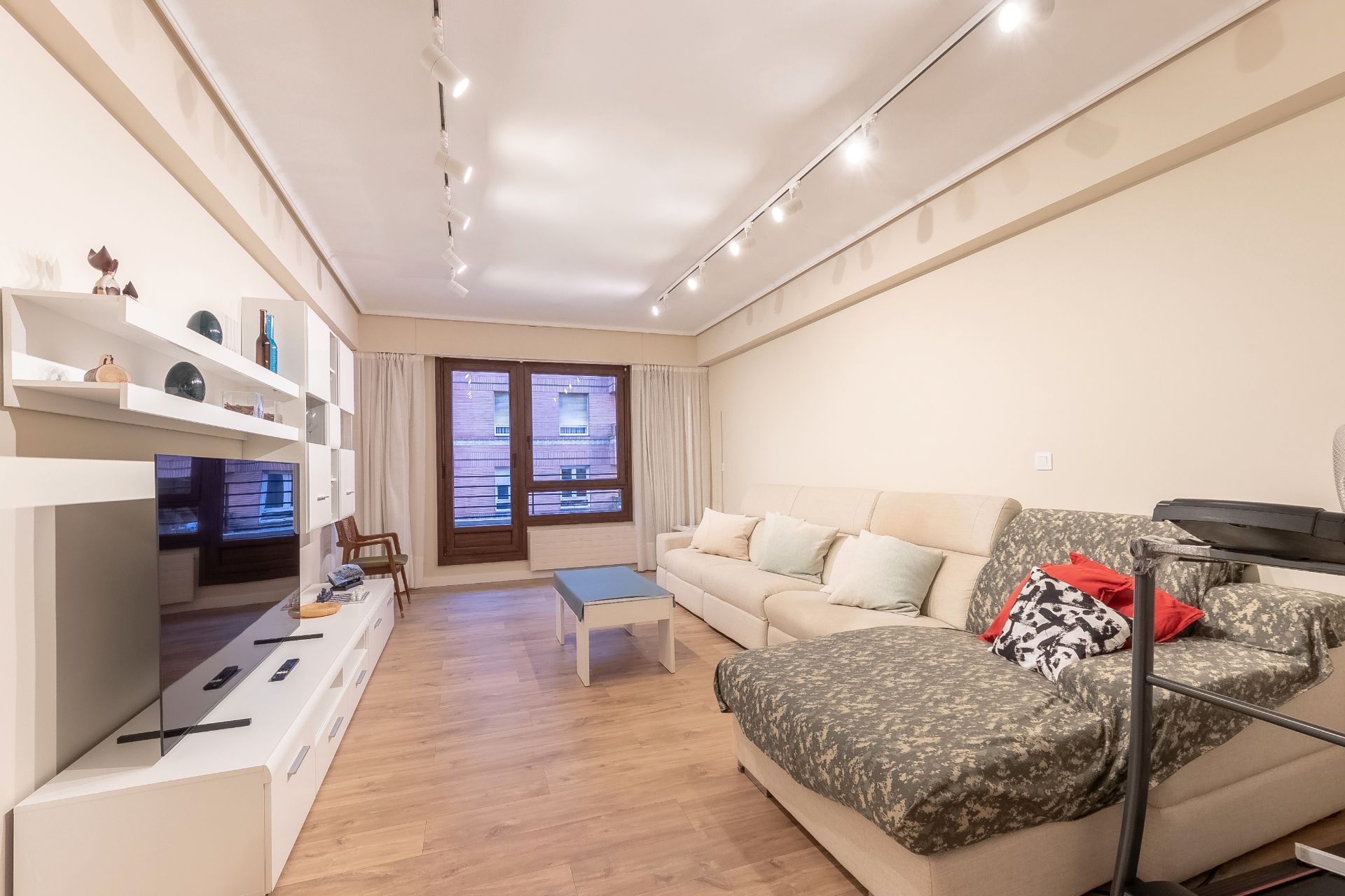 Living room of Flat for sale in Bilbao   with Heating, Furnished and Oven