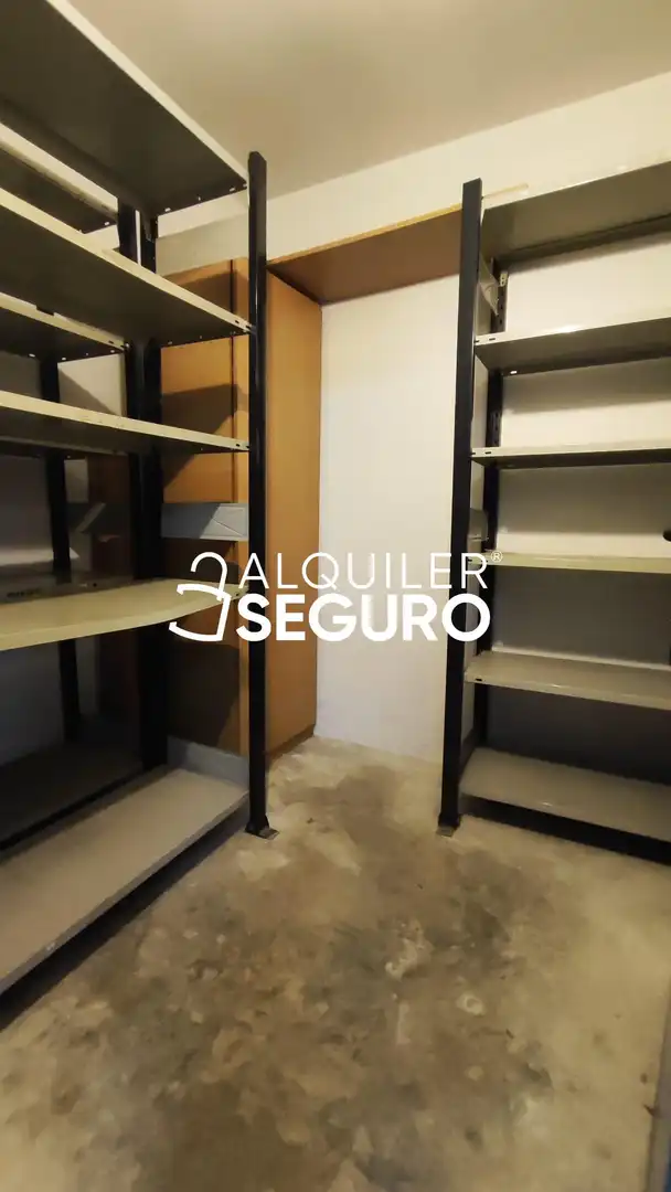 Flat for rent in Torrent  with Air Conditioner, Terrace and Storage room