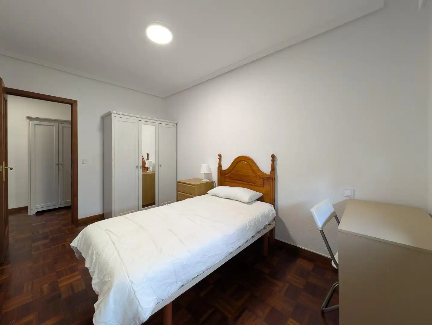 Schlafzimmer von Wohnung zur Miete in Santander mit Heizung, Parkett und Möbliert