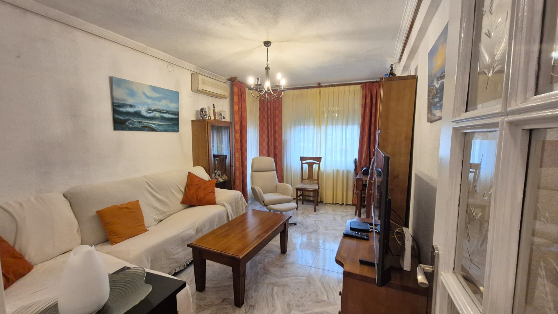 Living room of Flat for sale in Parla  with Air Conditioner and Heating