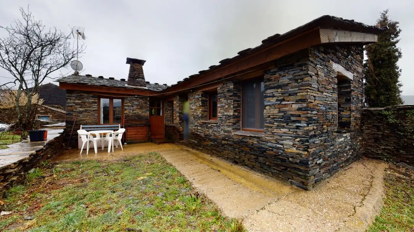 Vista exterior de Casa o xalet en venda en Majaelrayo amb Calefacció, Jardí privat i Terrassa