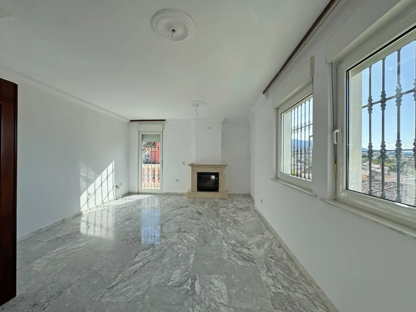 Sala d'estar de Casa o xalet en venda en Alhaurín de la Torre amb Aire condicionat, Calefacció i Jardí privat