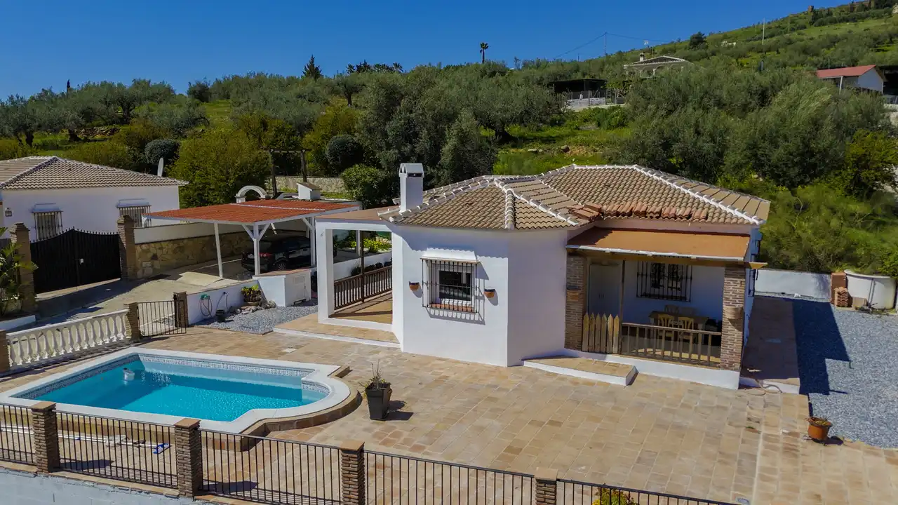 Casa amb piscina en venda a Alcaucín, imagen 2
