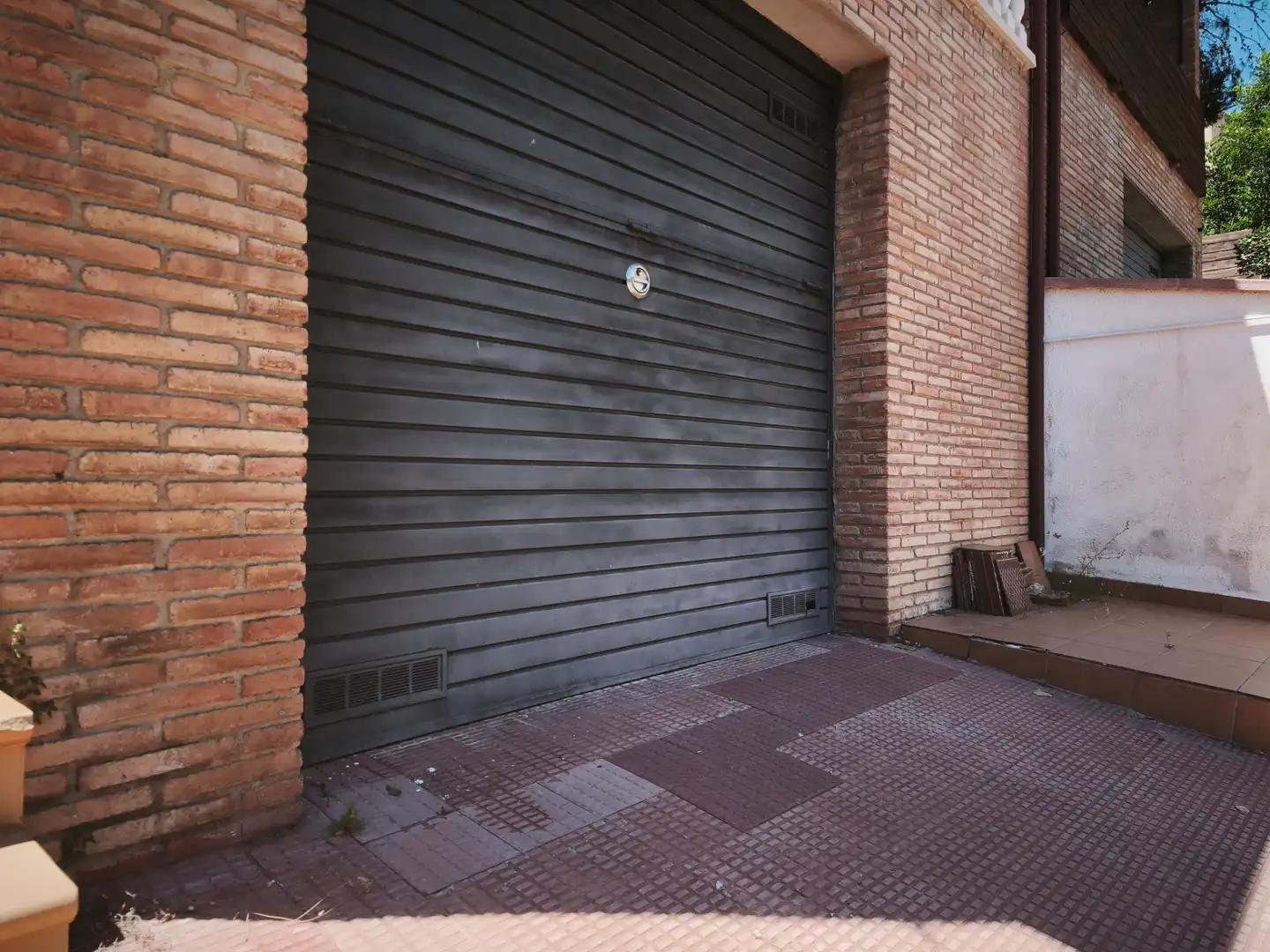 Aparcament de Casa adosada en venda en Calafell amb Aire condicionat, Calefacció i Jardí privat