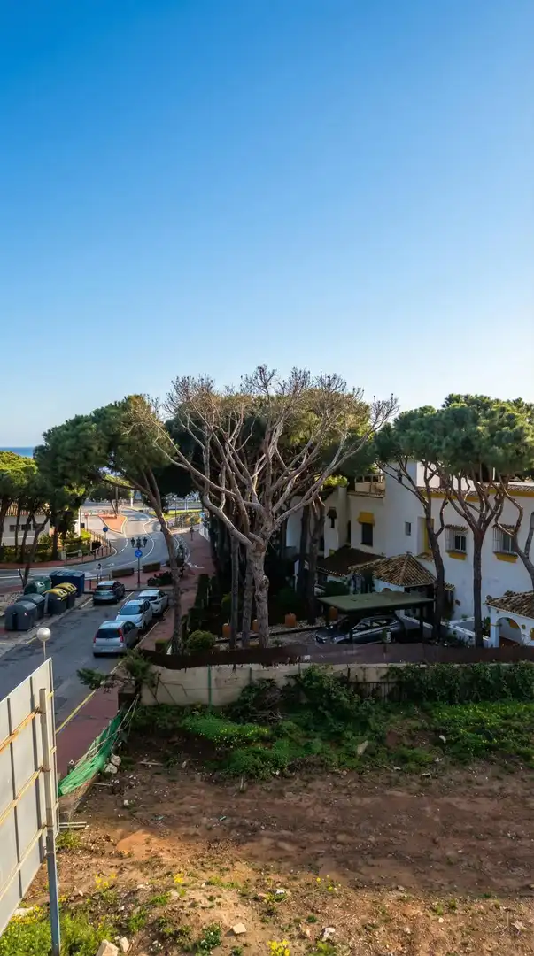 Außenansicht von Gebäude zum Verkauf in Riviera del Sol
