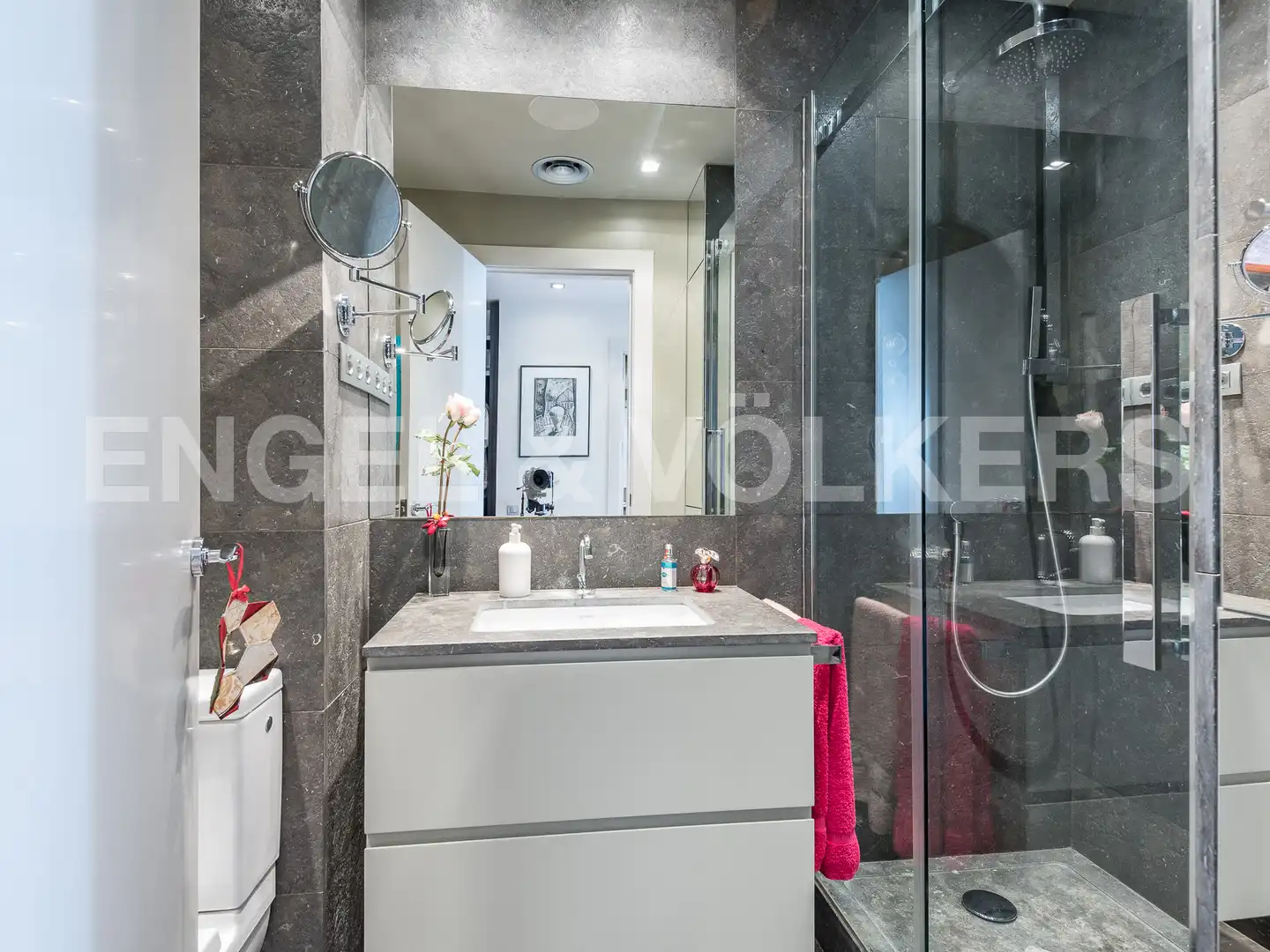 Badezimmer von Wohnung zum Verkauf in Barcelona mit Klimaanlage, Heizung und Terrasse