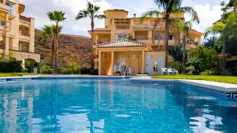 Mini appartamento con piscina in vendita a Calle Huelva de Calahonda 3