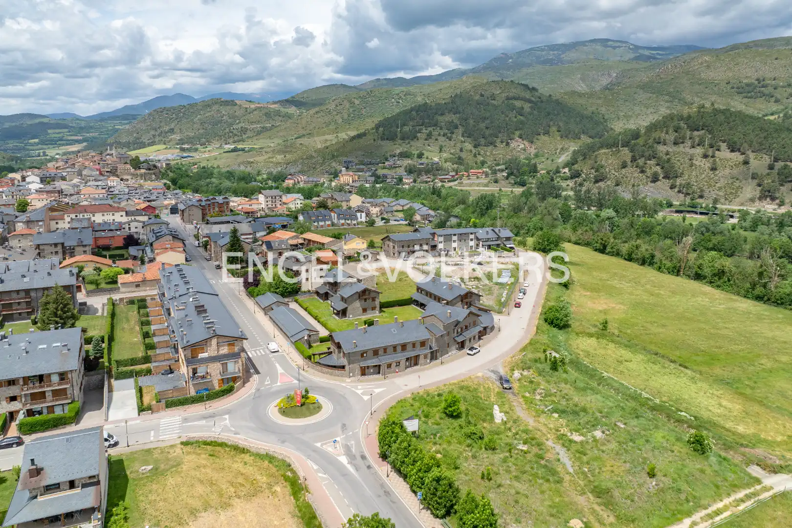 Vista exterior de Casa adosada en venda en Bellver de Cerdanya amb Calefacció, Parquet i Terrassa
