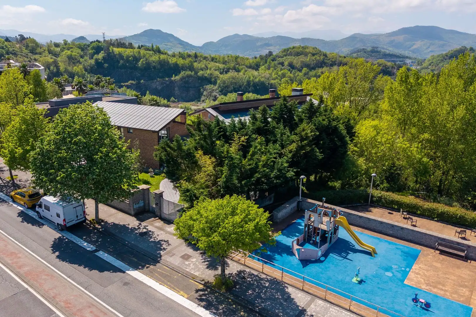 Vista exterior de Casa adosada en venta en Donostia - San Sebastián  con Calefacción, Jardín privado y Terraza
