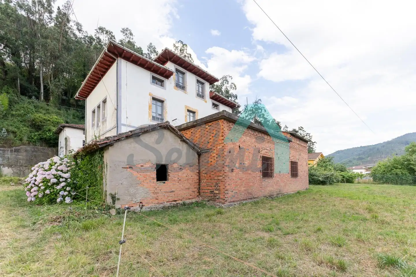 Vista exterior de Casa o chalet en venta en Salas con Calefacción, Jardín privado y Parquet