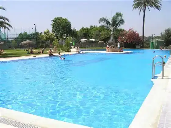 Schwimmbecken von Wohnung zur Miete in Torremolinos mit Klimaanlage und Schwimmbad