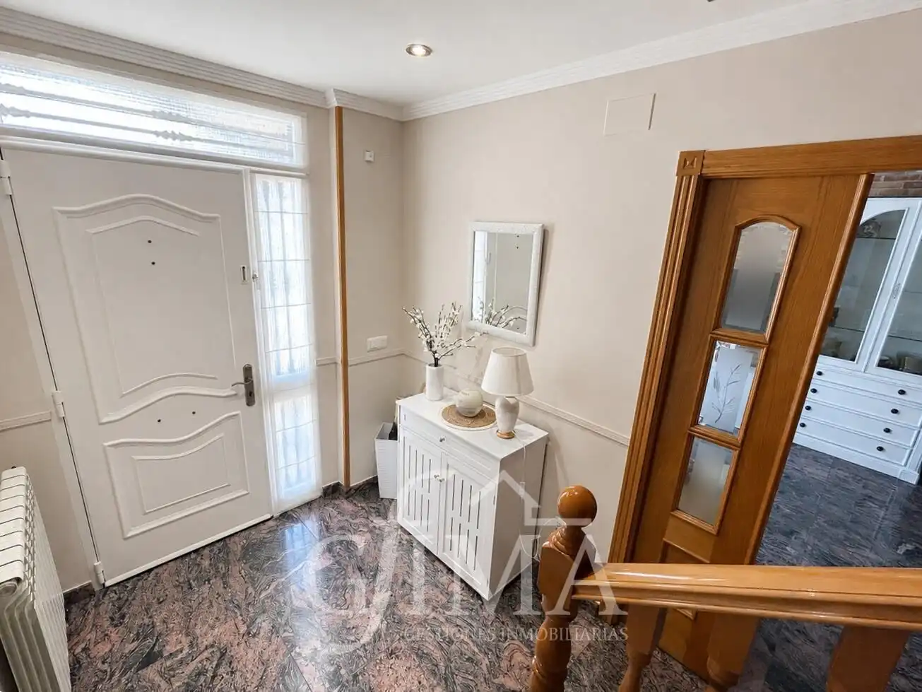 Casa adosada en venta en Tomelloso con Calefacción, Trastero y Amueblado