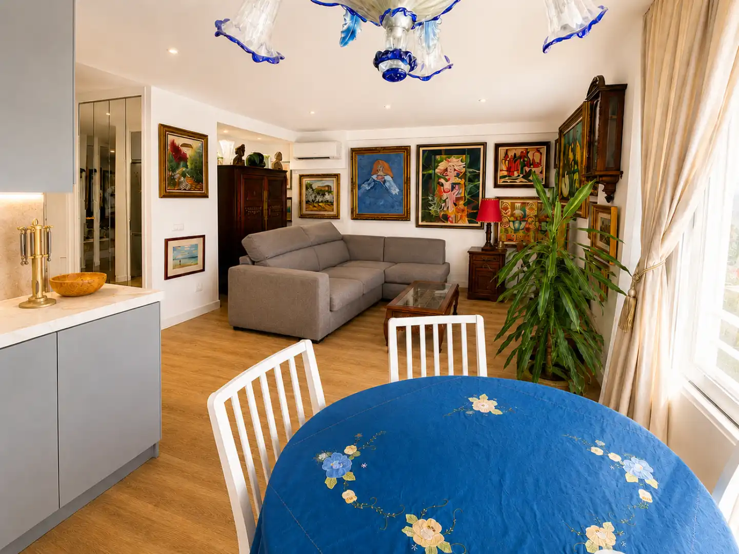 Sala d'estar de Pis en venda en  Palma de Mallorca amb Aire condicionat, Terrassa i Piscina
