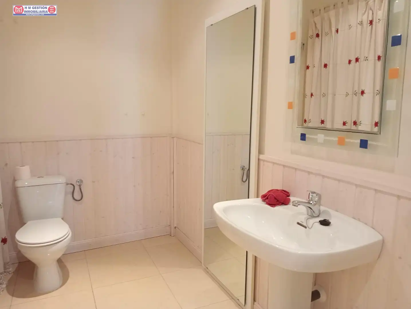 Baño de Local en venta en Villafranca de los Caballeros con Aire acondicionado
