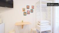 Bedroom of Flat to rent in  Madrid Capital  with Air Conditioner, Heating and Balcony