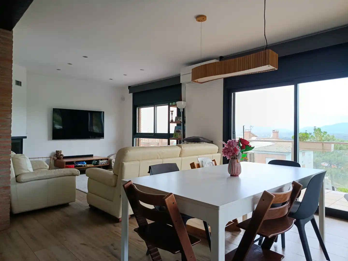 Sala d'estar de Casa adosada en venda en Girona amb Aire condicionat, Calefacció i Jardí privat