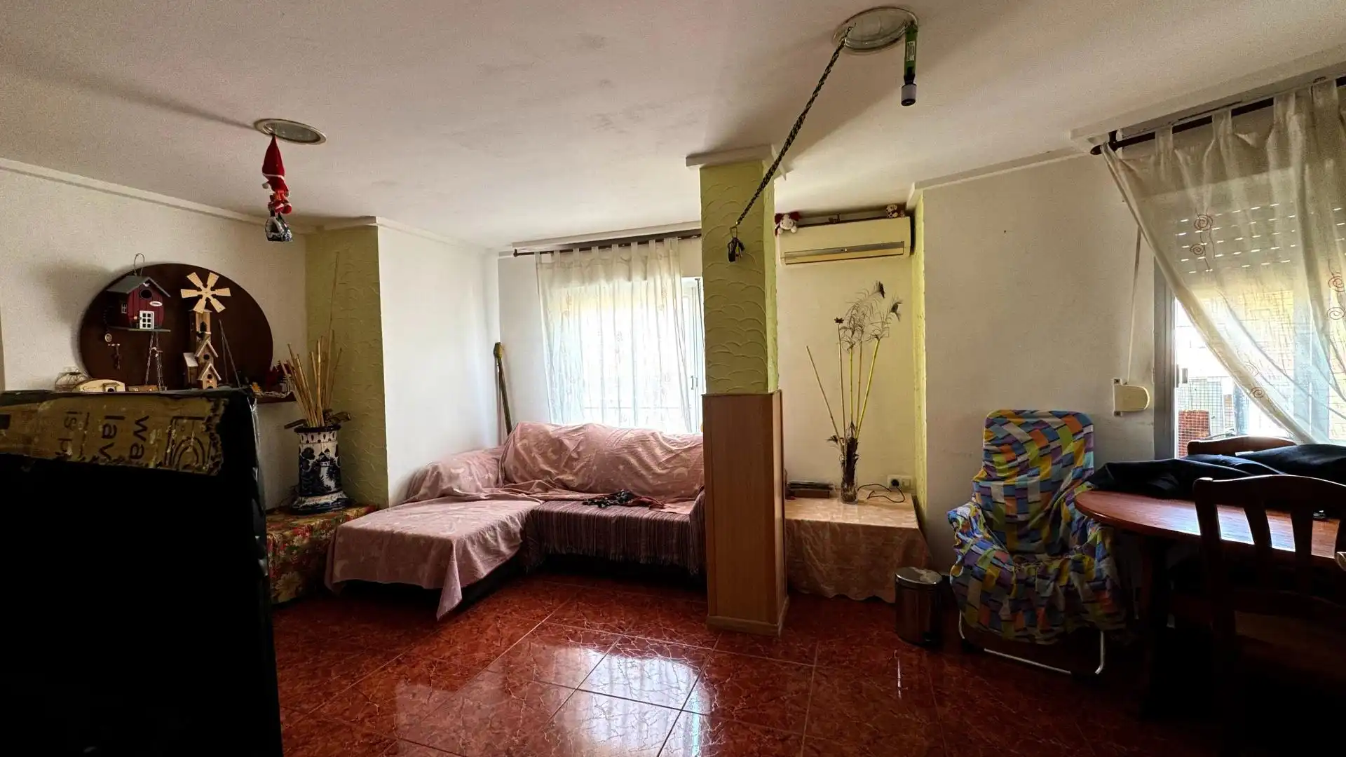 Living room of Flat for sale in Elda  with Air Conditioner, Heating and Balcony