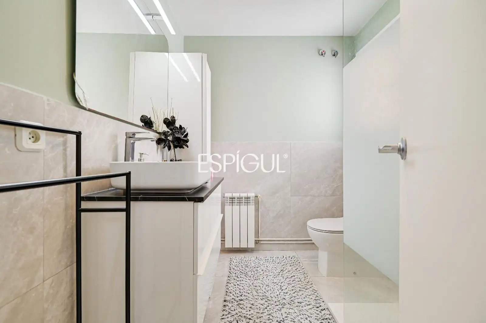 Bathroom of Flat for sale in Castell d'Aro, Platja d'Aro i s'Agaró  with Air Conditioner, Heating and Parquet flooring