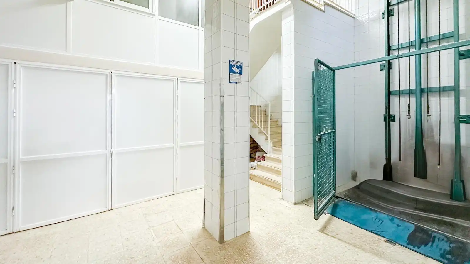 Inmuebles singulares con ascensor en venta en Avenida Blas Infante 62, imagen 19