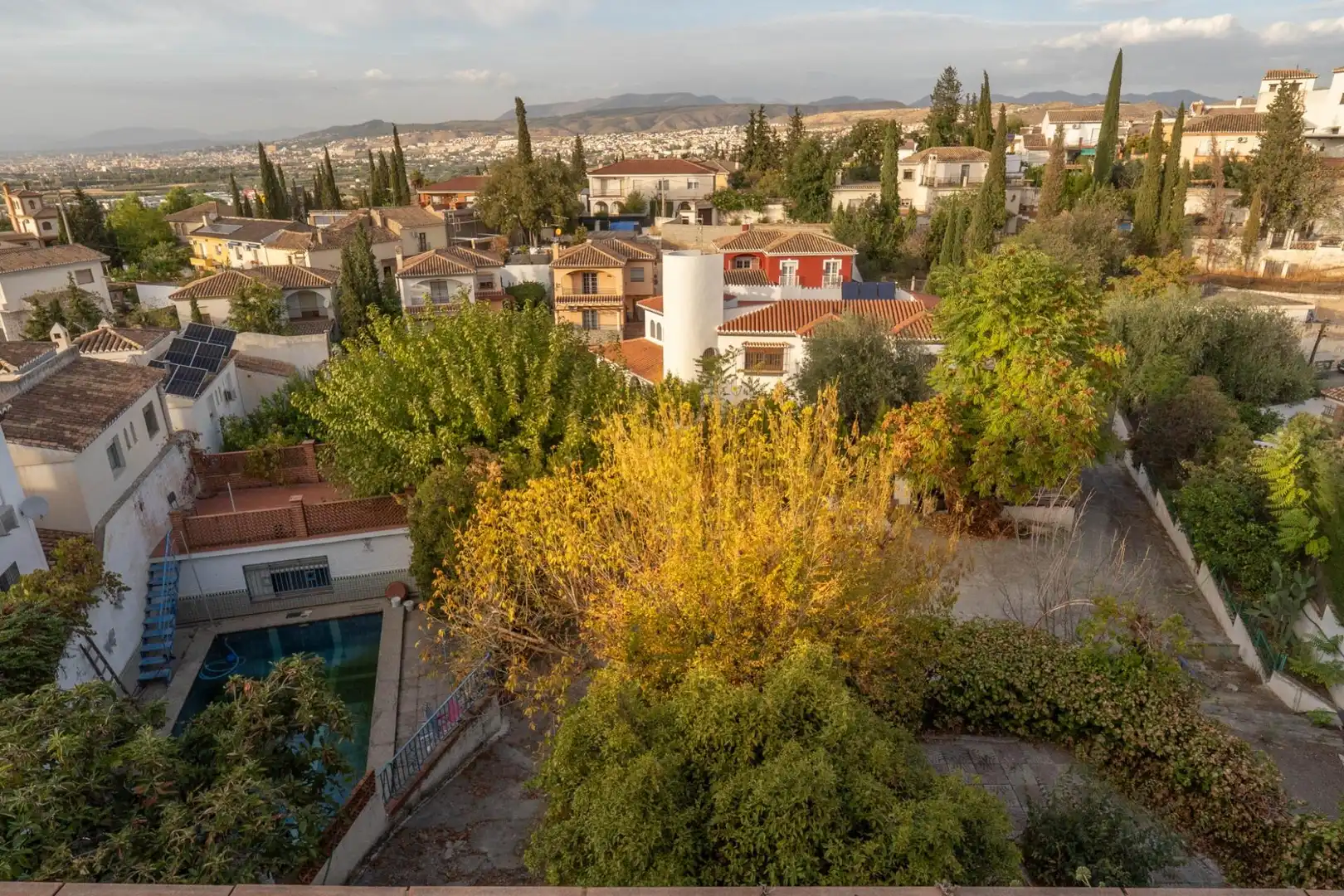 Vista exterior de Casa o xalet en venda en La Zubia amb Calefacció, Jardí privat i Terrassa