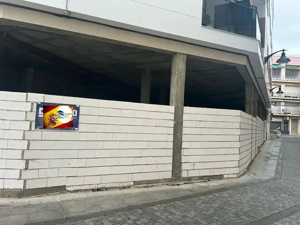 Local comercial en alquiler en Calle Arturo Suárez Bárcena 17, imagen 3