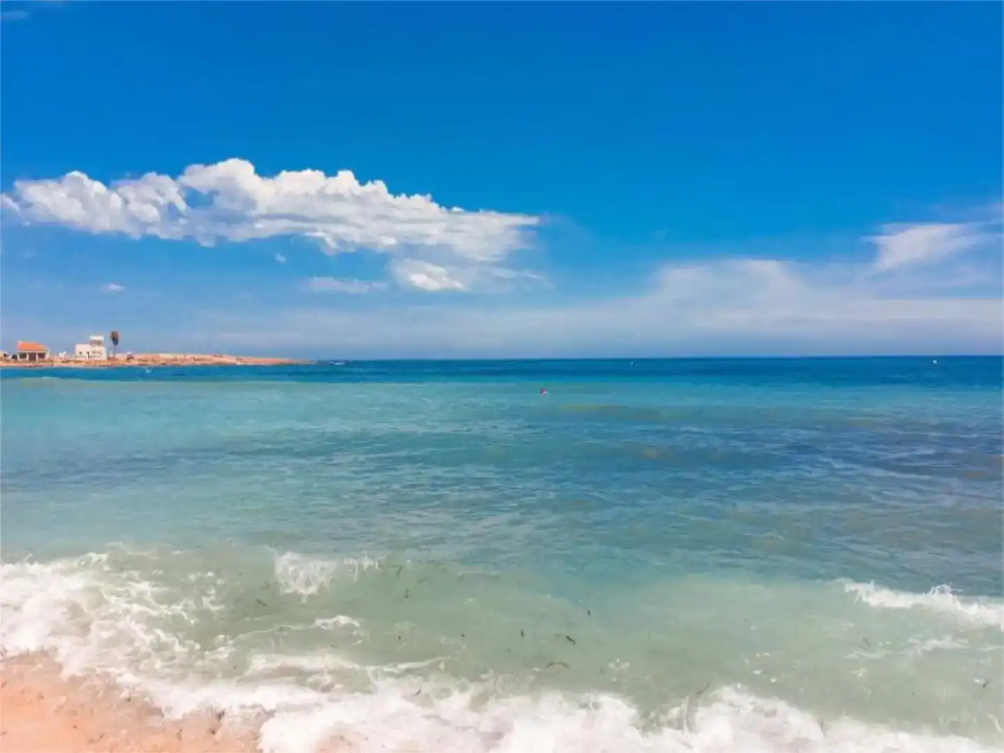 Außenansicht von Wohnungen zur Miete in Torrevieja mit Klimaanlage, Schwimmbad und Balkon