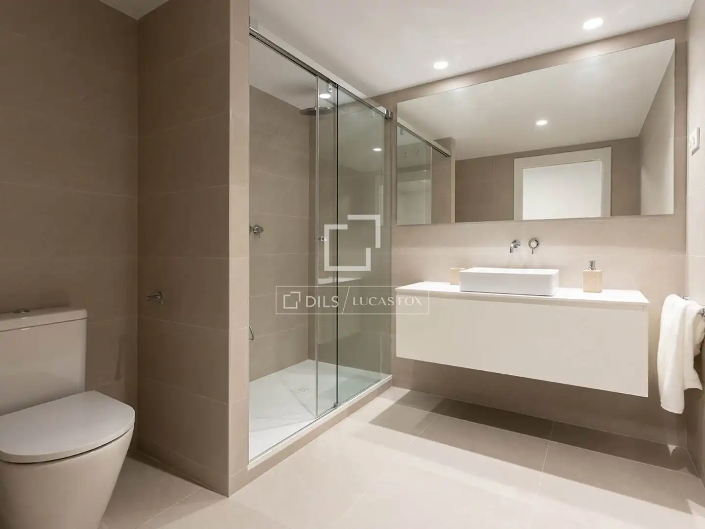 Bathroom of Flat for sale in Barcelona  with Air Conditioner, Heating and Terrace