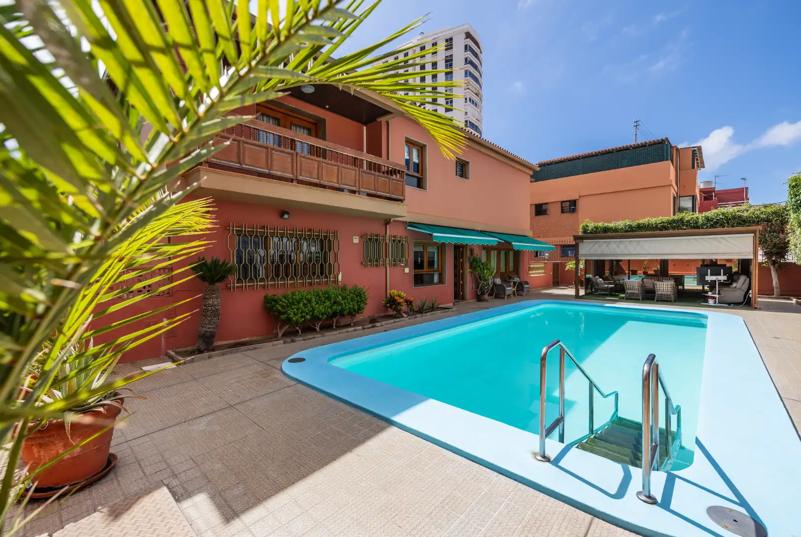 Piscina de Casa o xalet en venda en Las Palmas de Gran Canaria amb Aire condicionat, Jardí privat i Terrassa