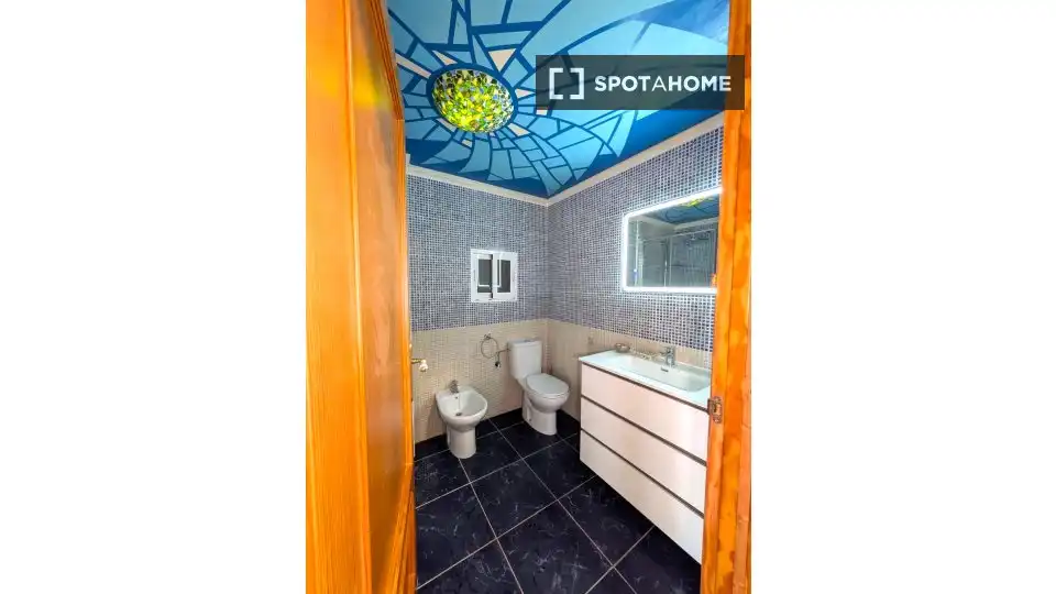 Bathroom of Flat for rent in Sueca  with Air Conditioner, Heating and Furnished