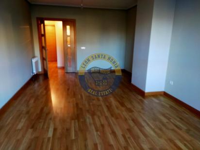 Apartament en venda en León Capital  amb Calefacció i Traster