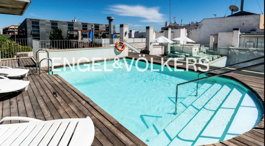 Swimming pool of Apartment for sale in  Sevilla Capital  with Heating and Swimming Pool