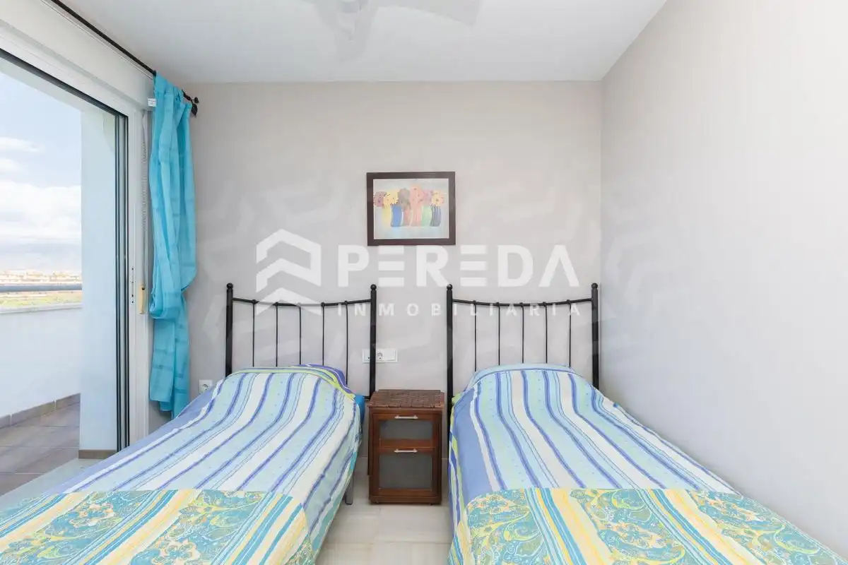 Schlafzimmer von Dachboden zum Verkauf in Roquetas de Mar mit Privatgarten, Terrasse und Abstellraum