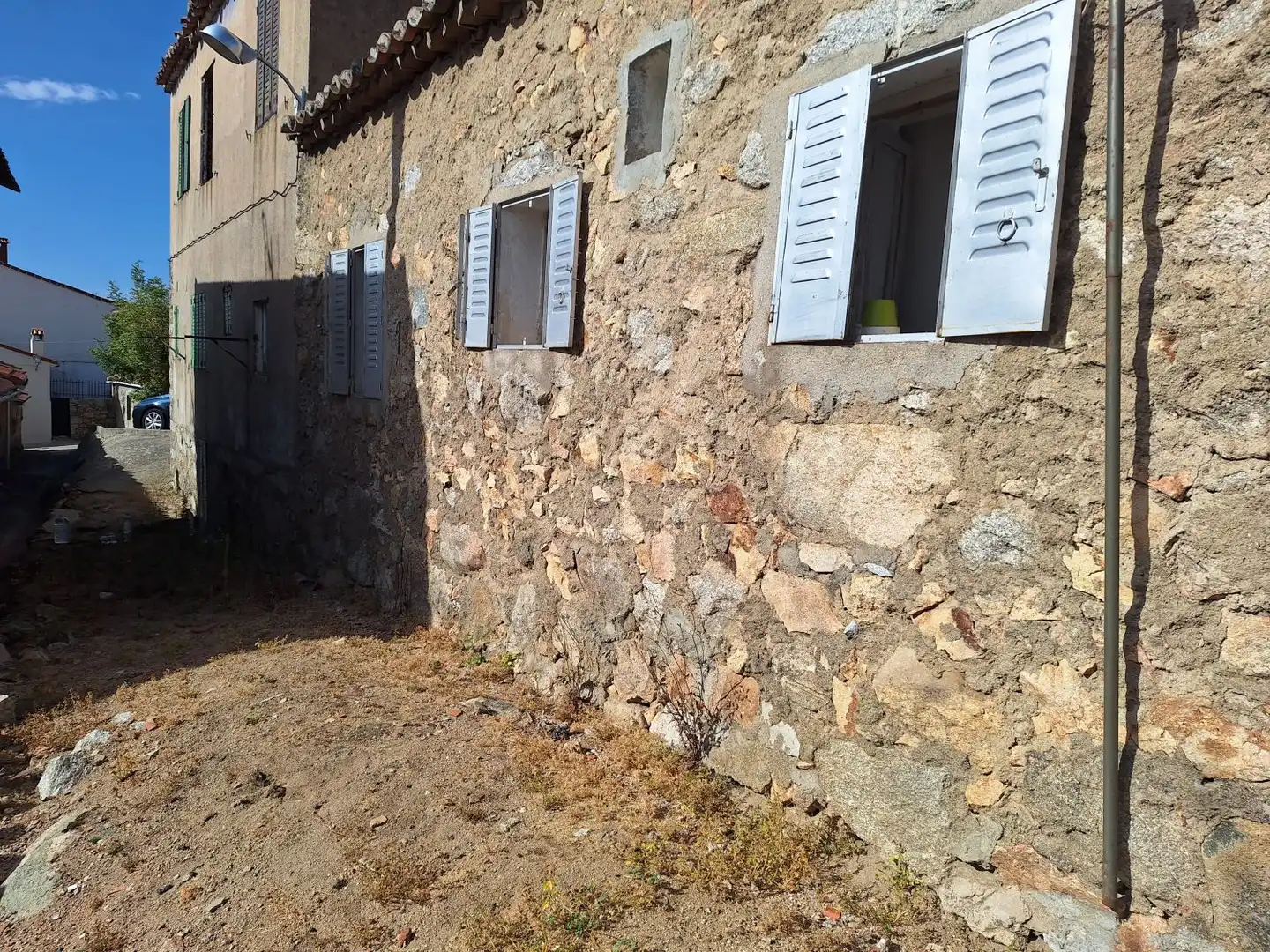 Außenansicht von Haus oder Chalet zum Verkauf in Navalperal de Pinares mit Heizung und Abstellraum