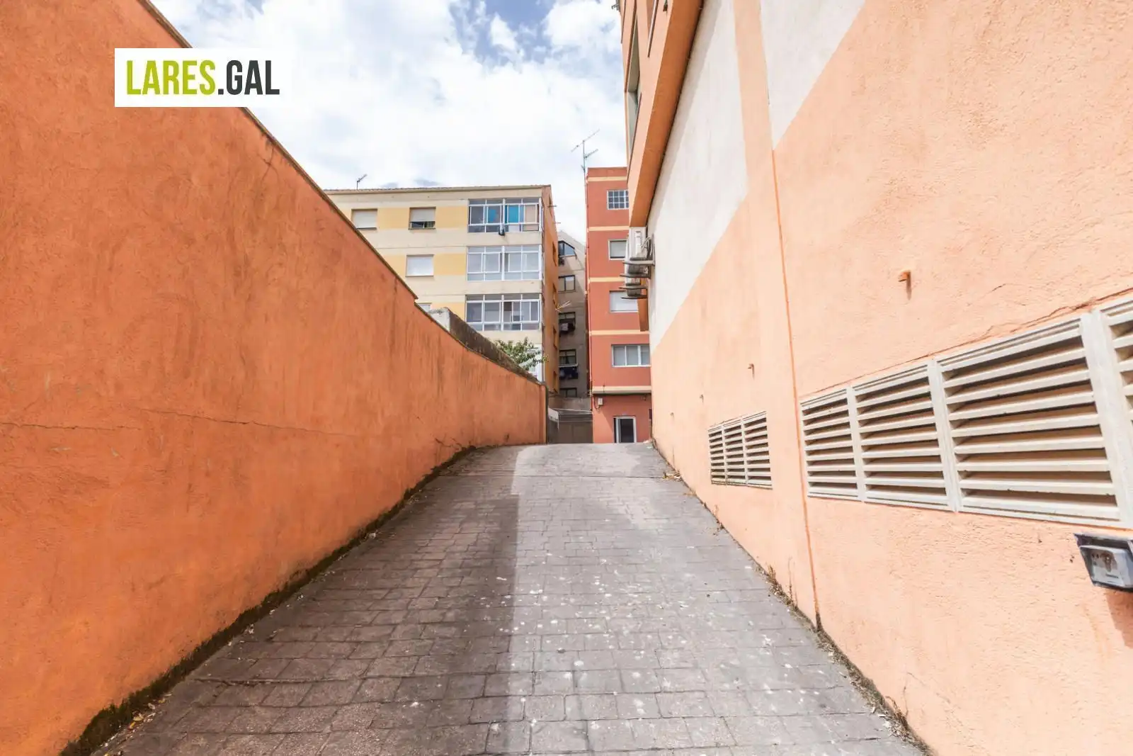Außenansicht von Garage zum Verkauf in Cangas 