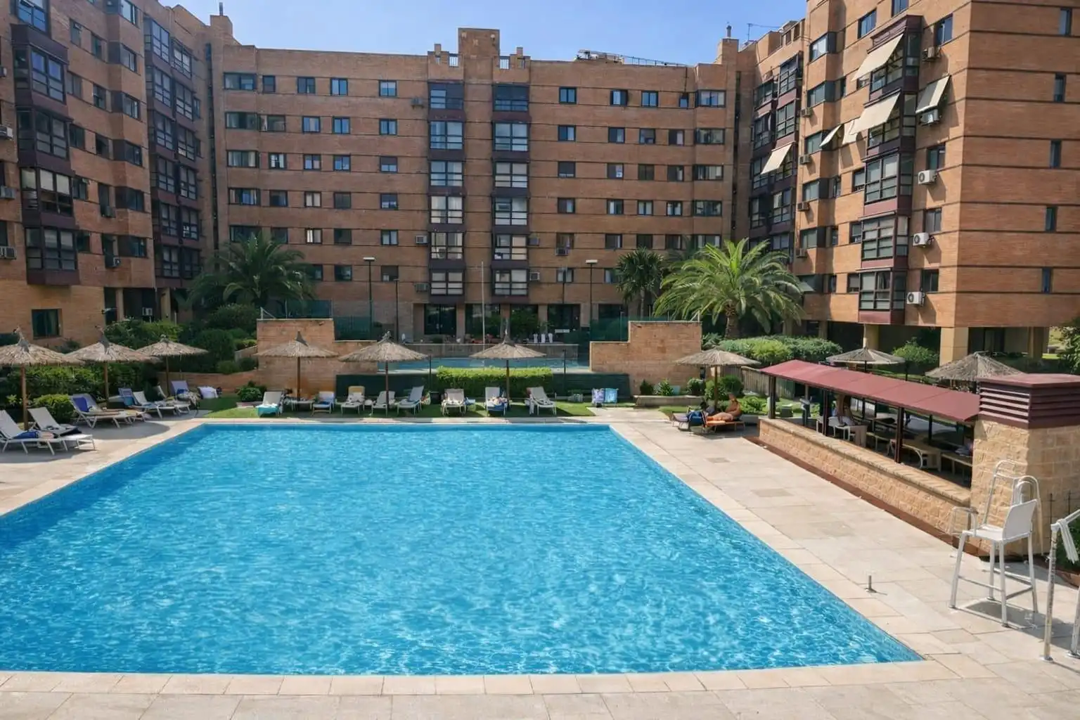Piscina de Pis en venda en Madrid amb Aire condicionat, Calefacció i Moblat