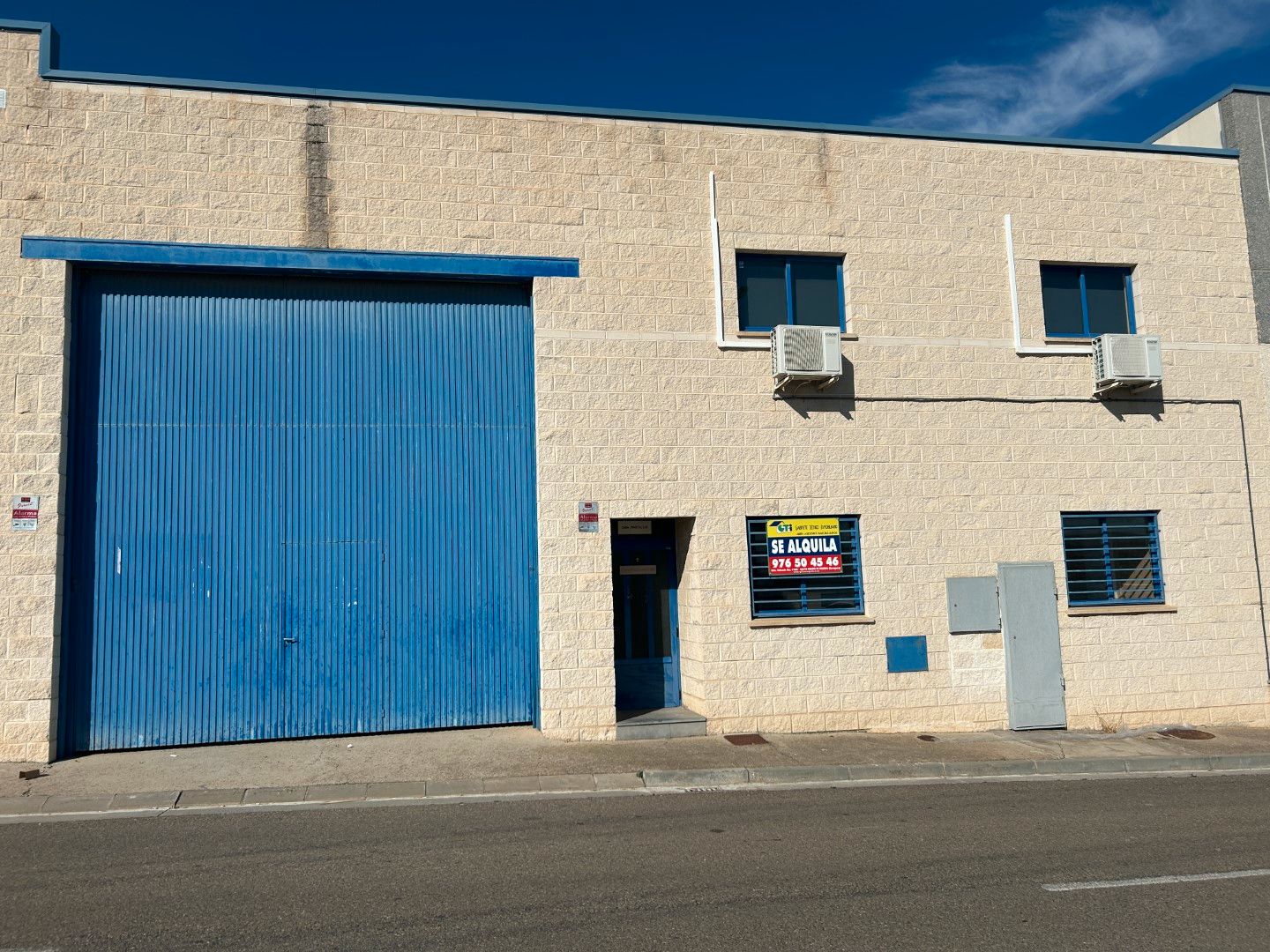 Vista exterior de Nau industrial de lloguer en Cuarte de Huerva