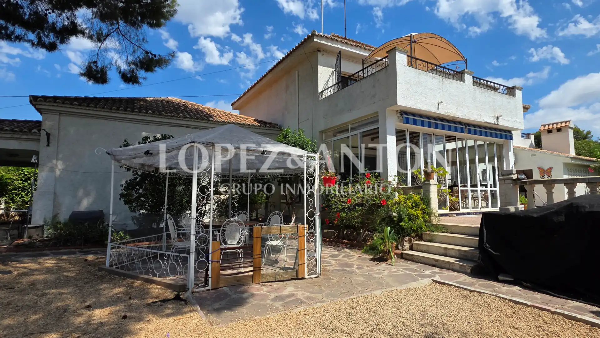 Vista exterior de Casa o chalet en venta en Paterna con Aire acondicionado, Jardín privado y Terraza