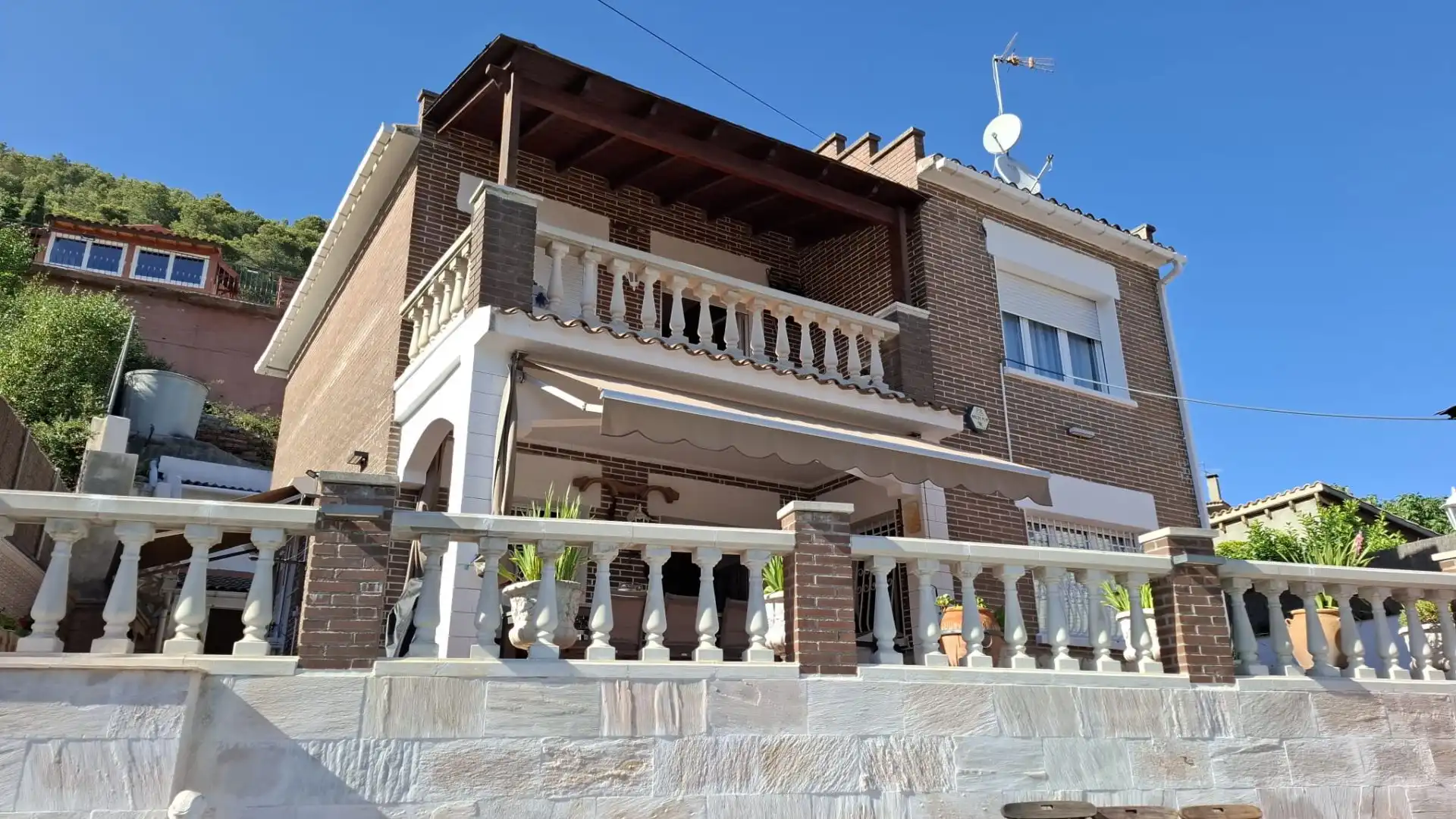 House with pool for sale in Vallirana