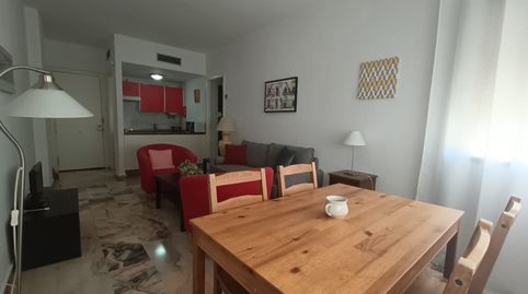 Foto 3 de Apartamento de alquiler en Avenida Alcalde Luis Uruñuela, Urbadiez - Entrepuentes, Sevilla Capital