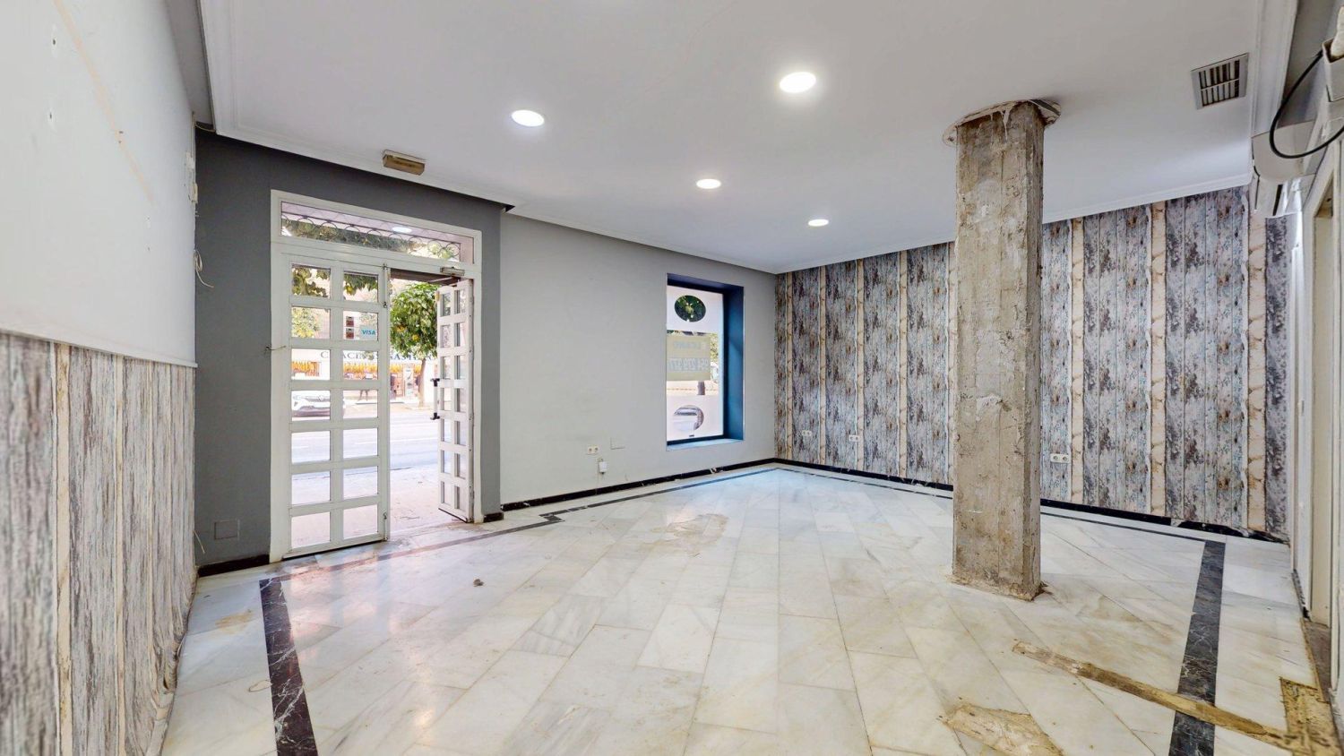 Premises for rent in  Sevilla Capital  with Air Conditioner